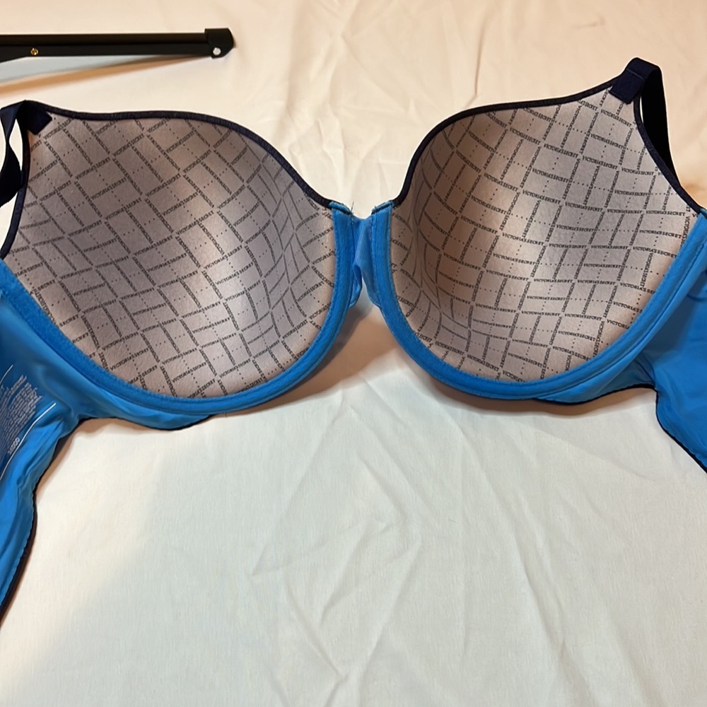 Victoria’s Secret lined Demi 36DDD - Picture 4 of 5